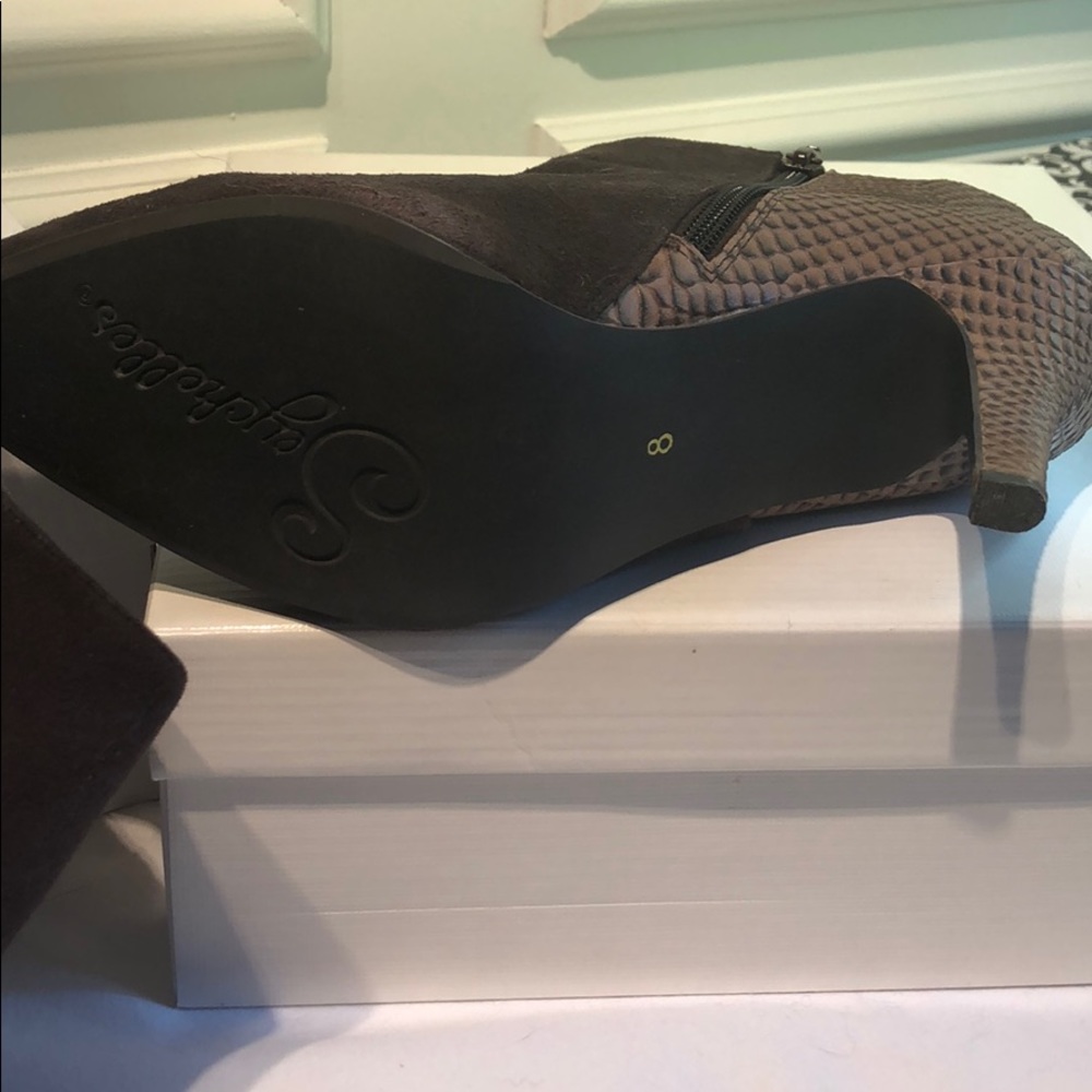 Boots - Picture 3 of 4